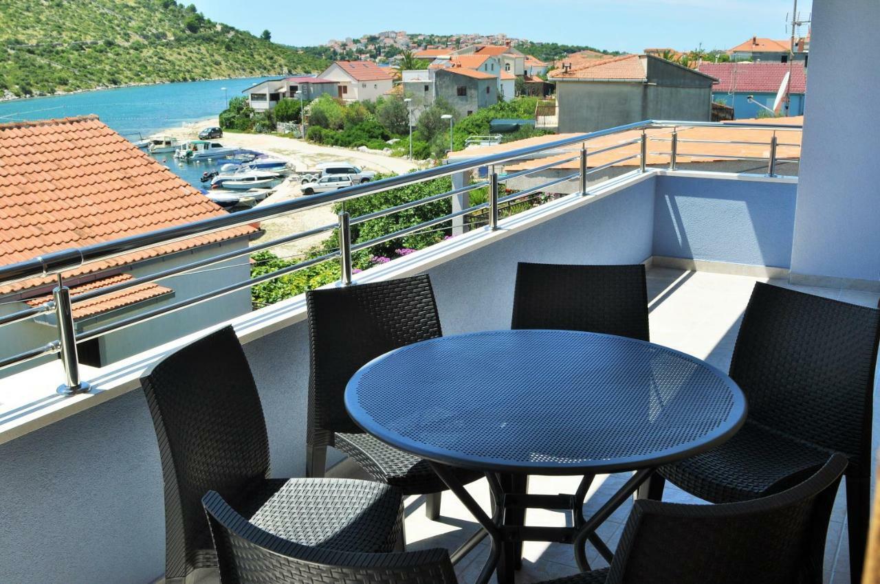 Apartments Zora Rogoznica  Extérieur photo