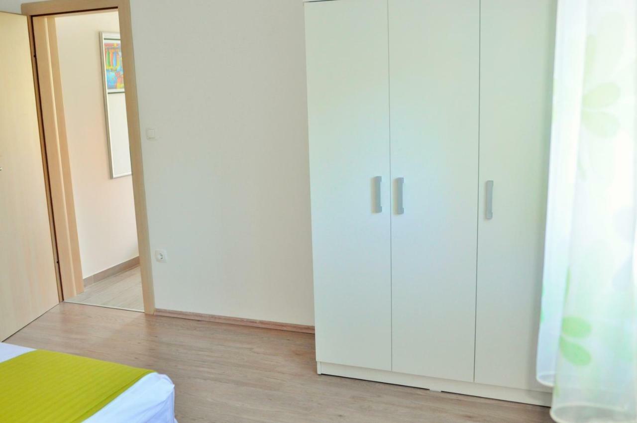 Apartments Zora Rogoznica  Extérieur photo