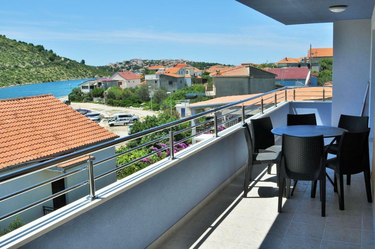 Apartments Zora Rogoznica  Extérieur photo